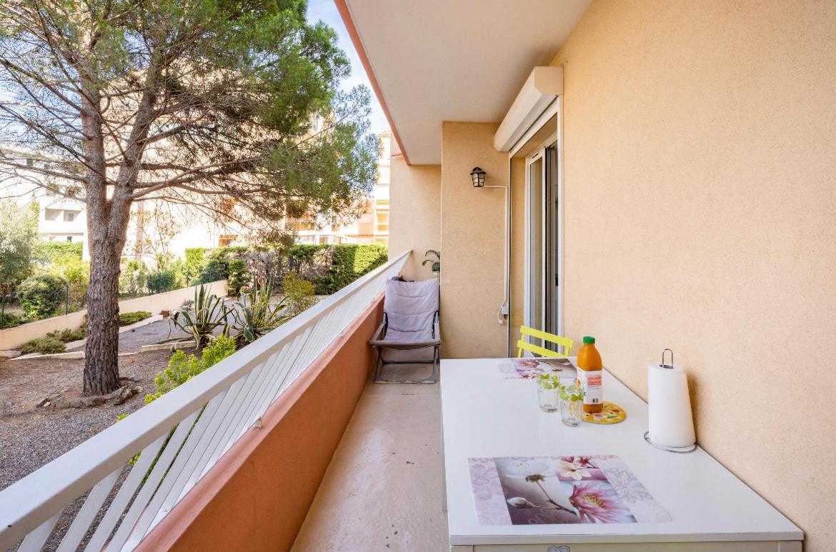 Joli T2 Tres Proche De La Plage De Frejus Exterior photo
