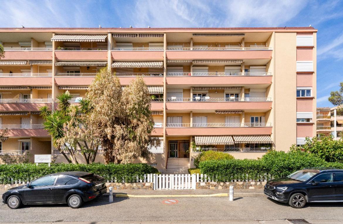 Joli T2 Tres Proche De La Plage De Frejus Exterior photo
