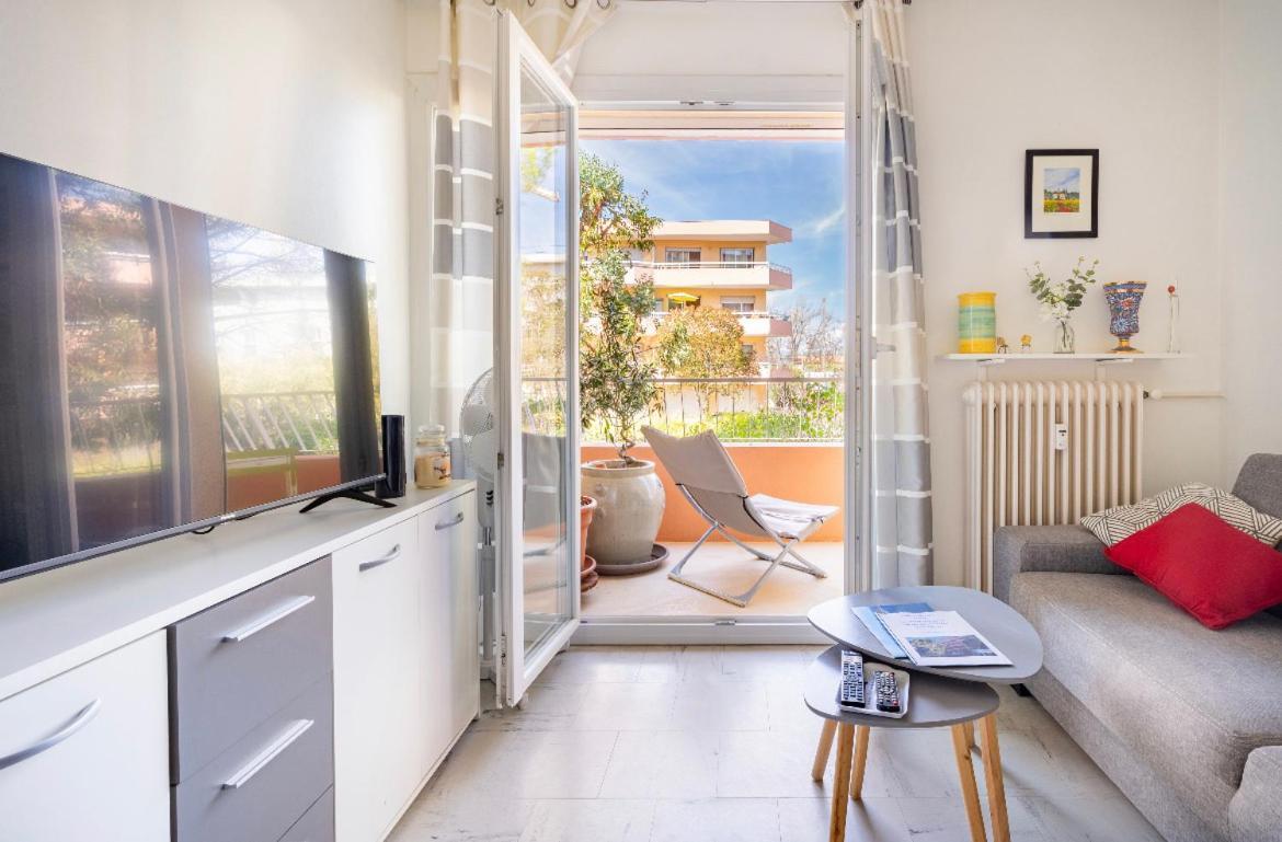 Joli T2 Tres Proche De La Plage De Frejus Exterior photo